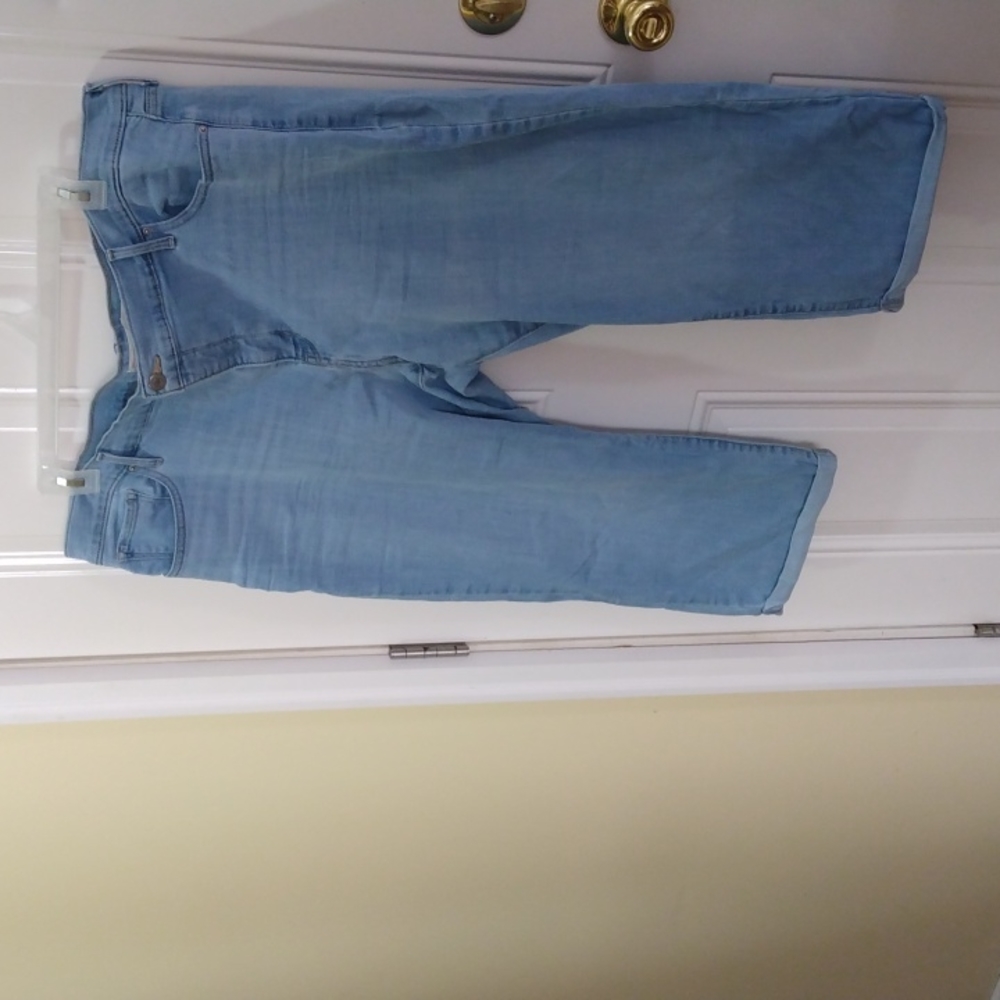 Levi Strauss 311 shaping skinny Capri size 22